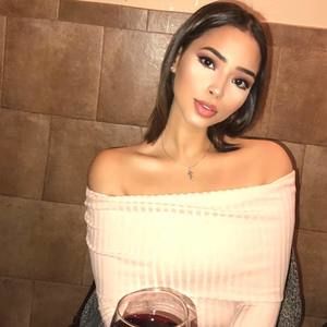 Meet your Posher, Chanel